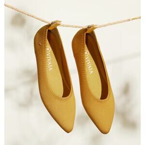 VIVAIA PointedToe Ballet Flats in Mustard Yellow Size 9.5